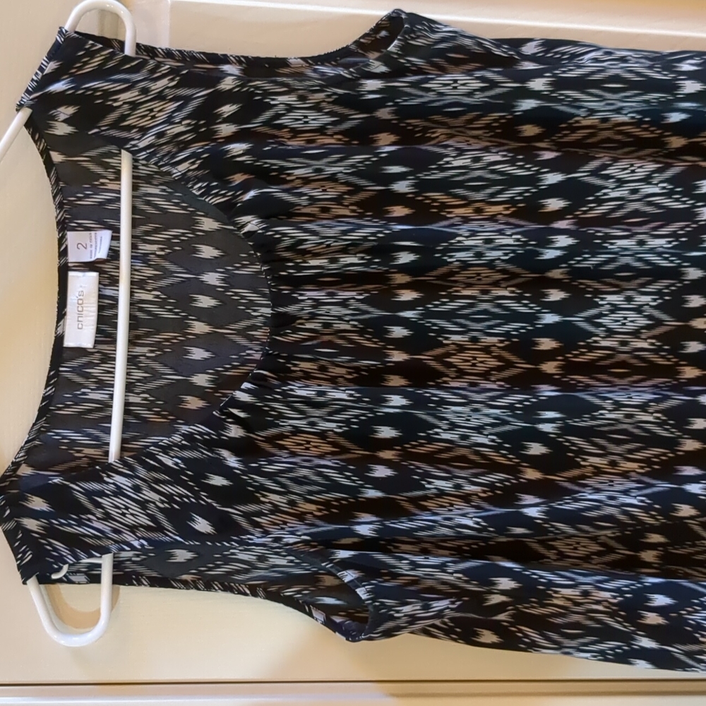 Women's black and white top w. Gathered neckline, Chico's size 2.